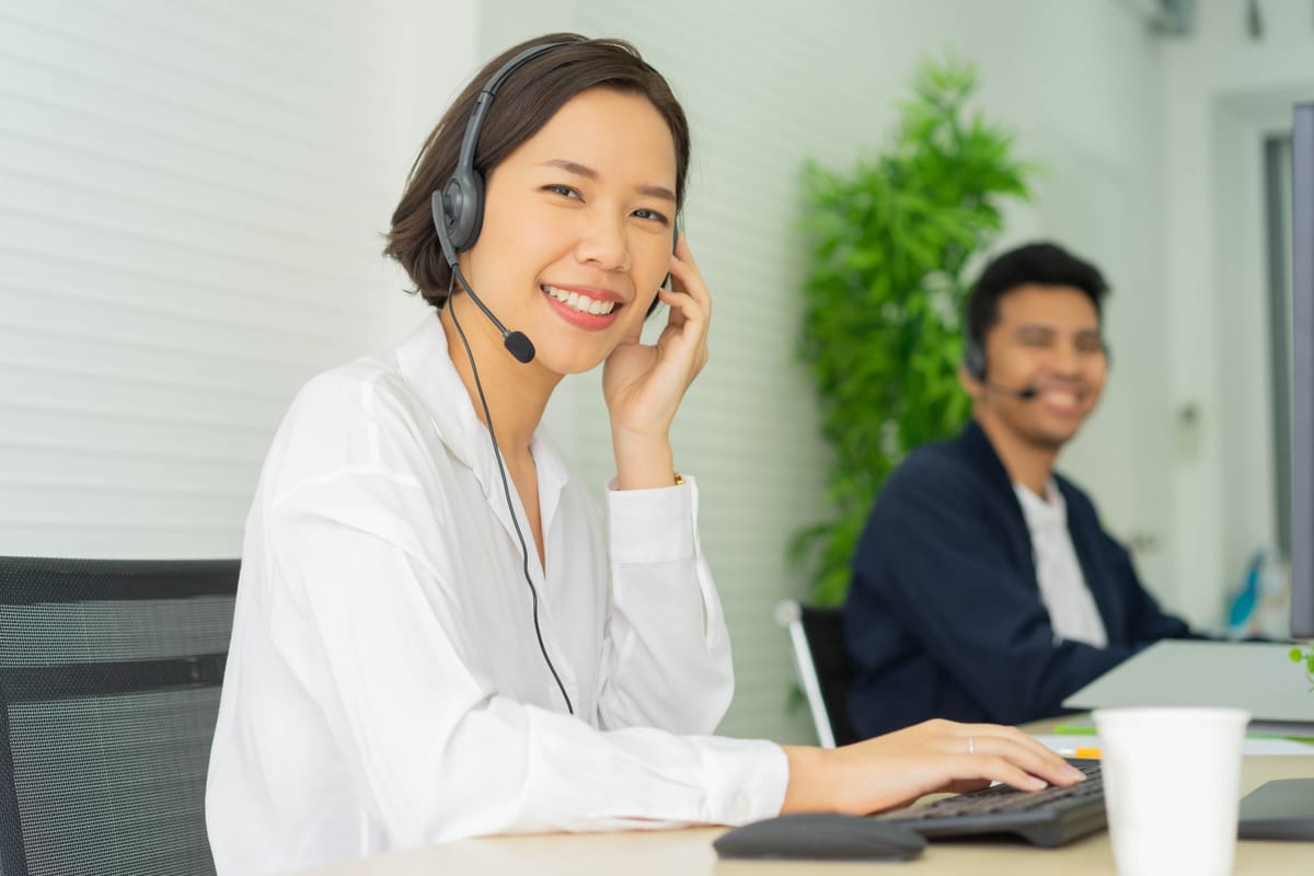 Customer Success VS Customer Support: How Are Both Different?